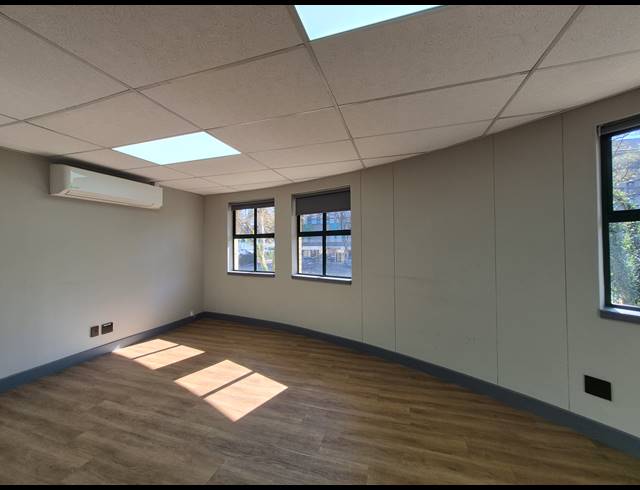 222M² OFFICE TO LET IN DUNKELD WEST